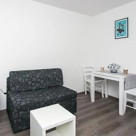Πανσιόν Tetepave 3*